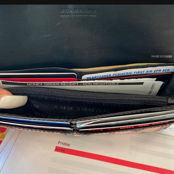 Authentic Burberry wallet no dust bag or box just the wallet - Picture 3 of 3